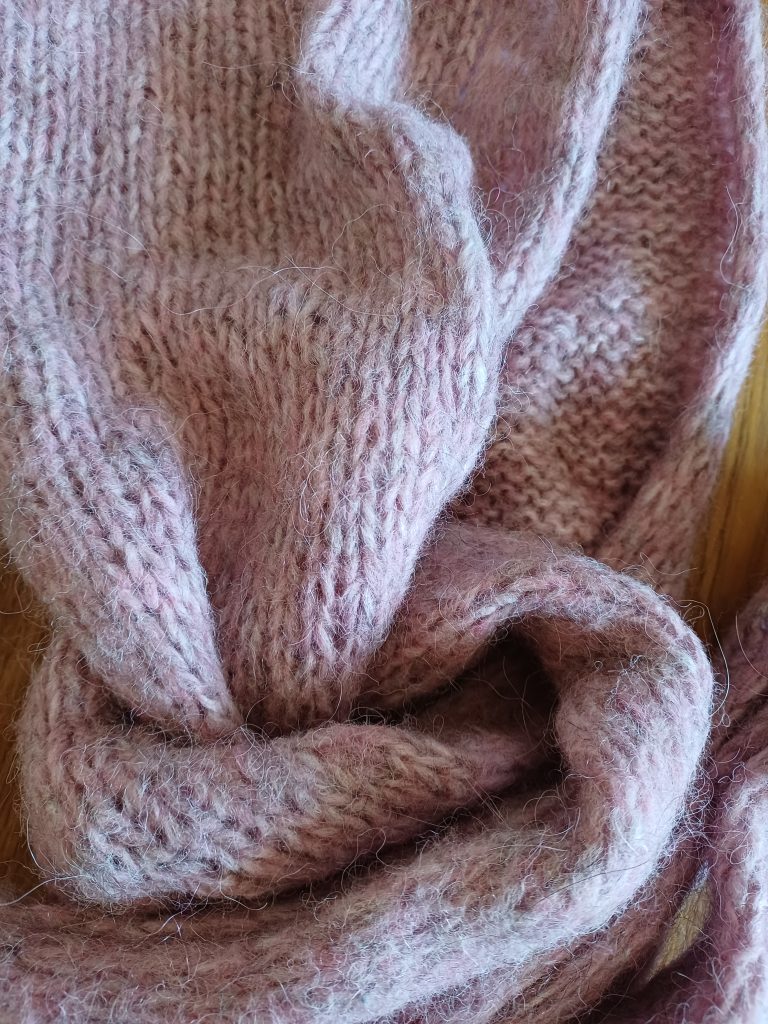Erstes Strickprojekt Sophie Hood 768x1024